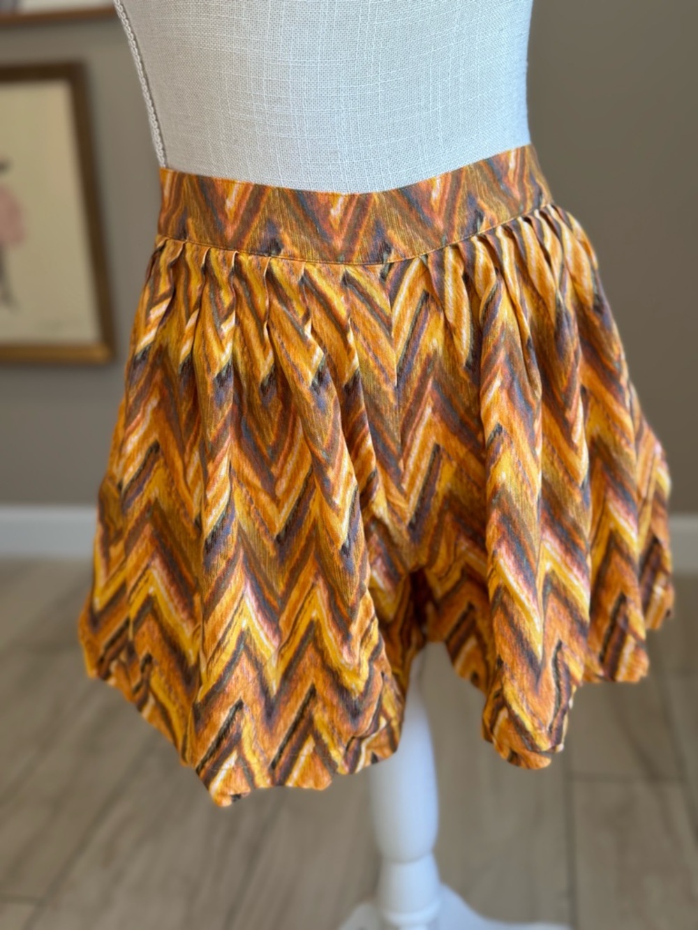 Like New! Jessica Simpson Yellow Orange Chevron Mini Skirt